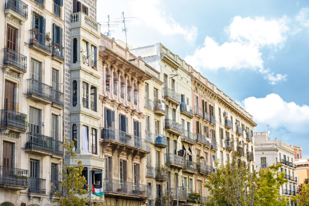 Nou gir al mercat català: adéu a la compra especulativa d'edificis per grans tenidors 